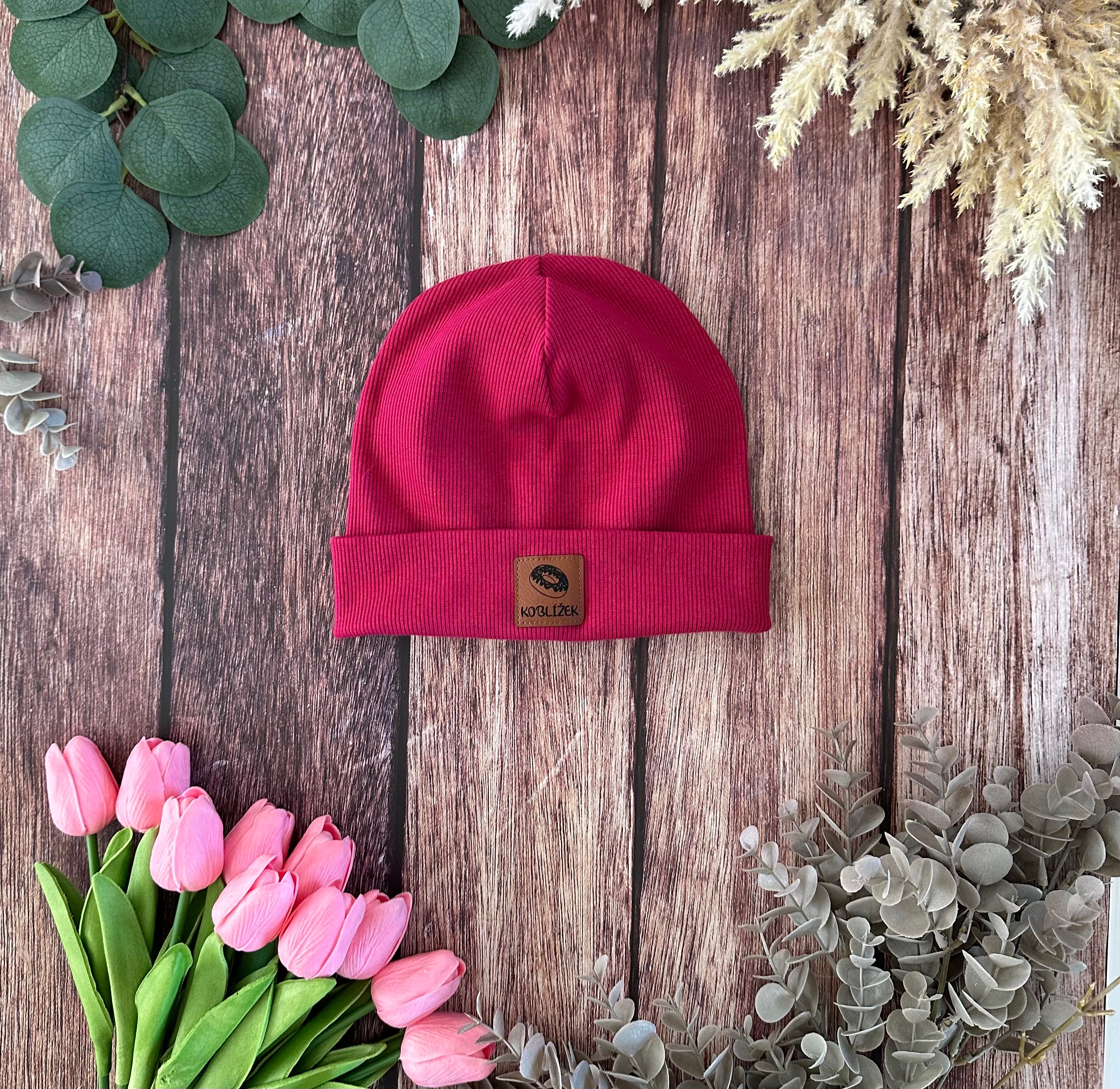 Čepice "Beanie" Malina Koblížek ohrnutá