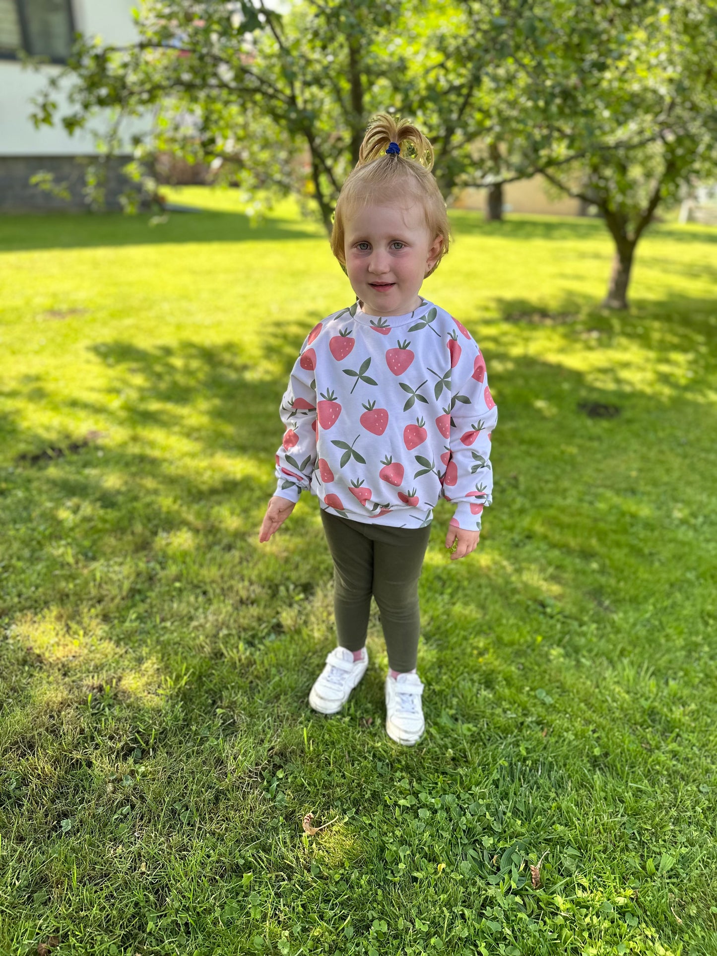 Lehká oversized mikina Jahody