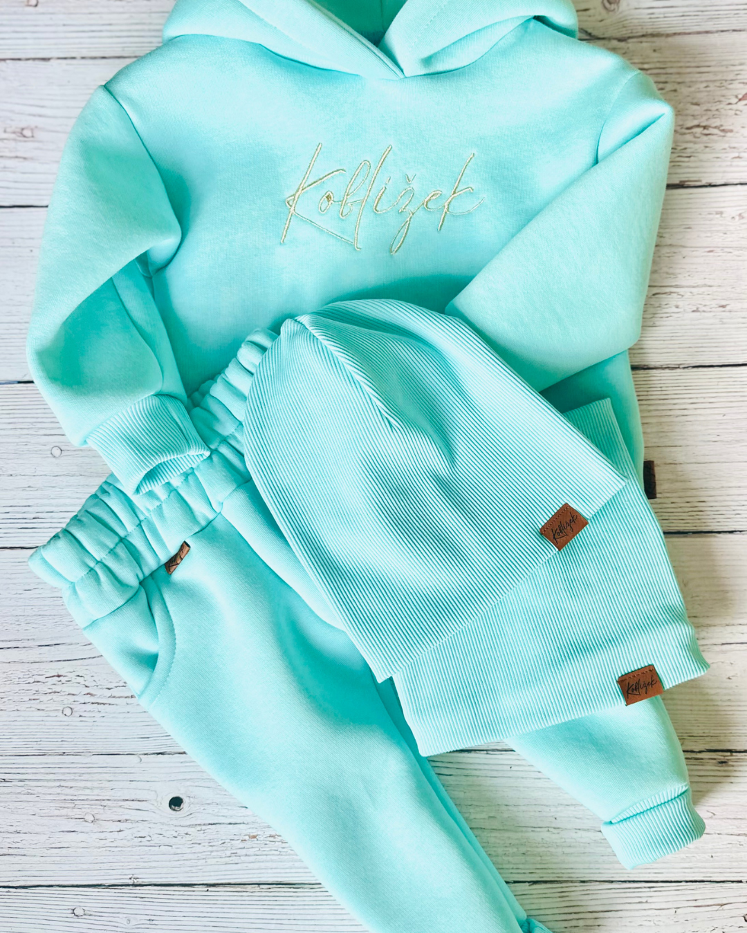 Dvouvrstvý nákrčník Azurit