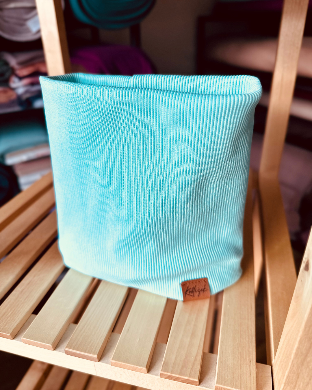 Dvouvrstvý nákrčník Azurit