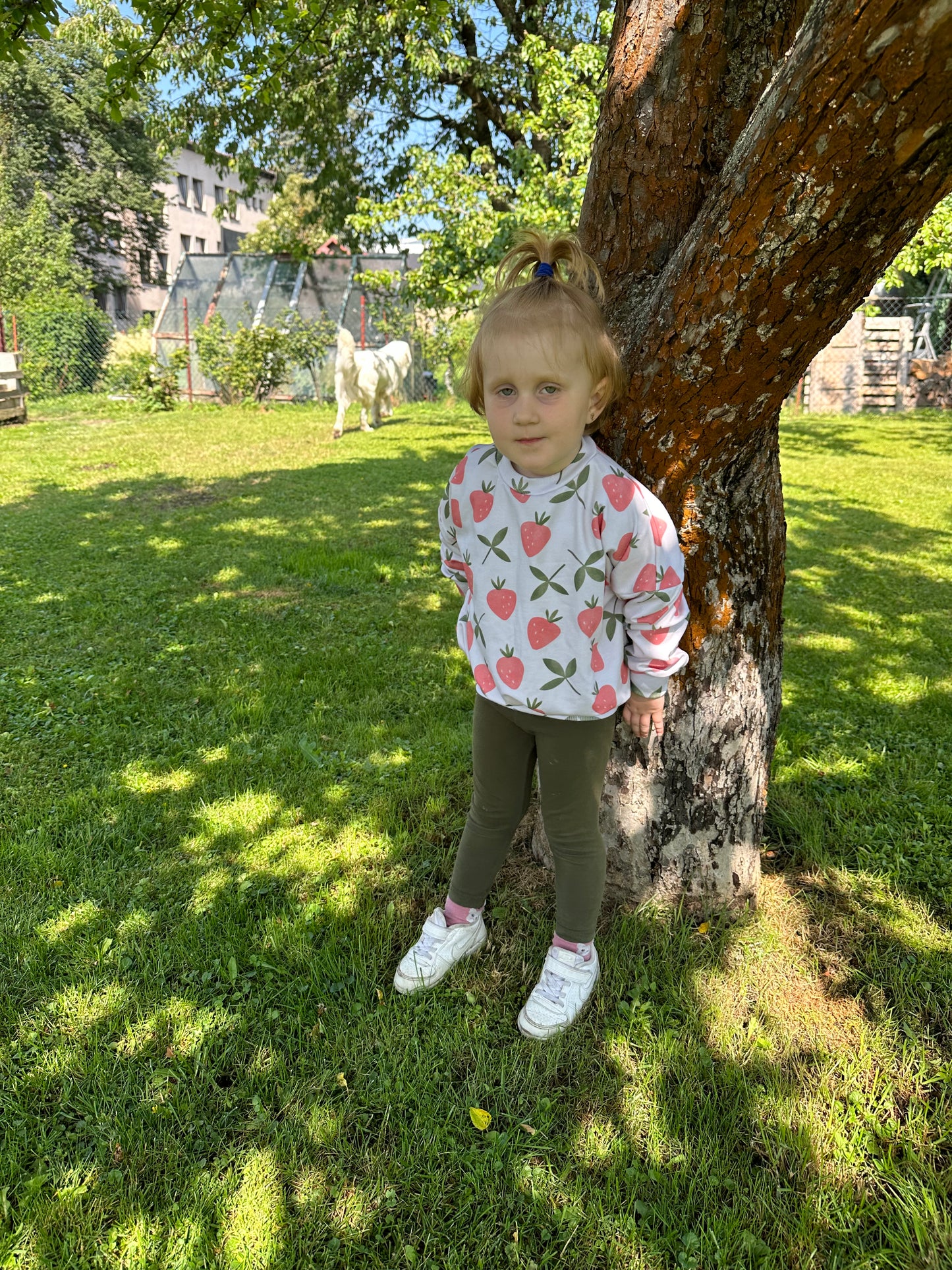 Lehká oversized mikina Jahody