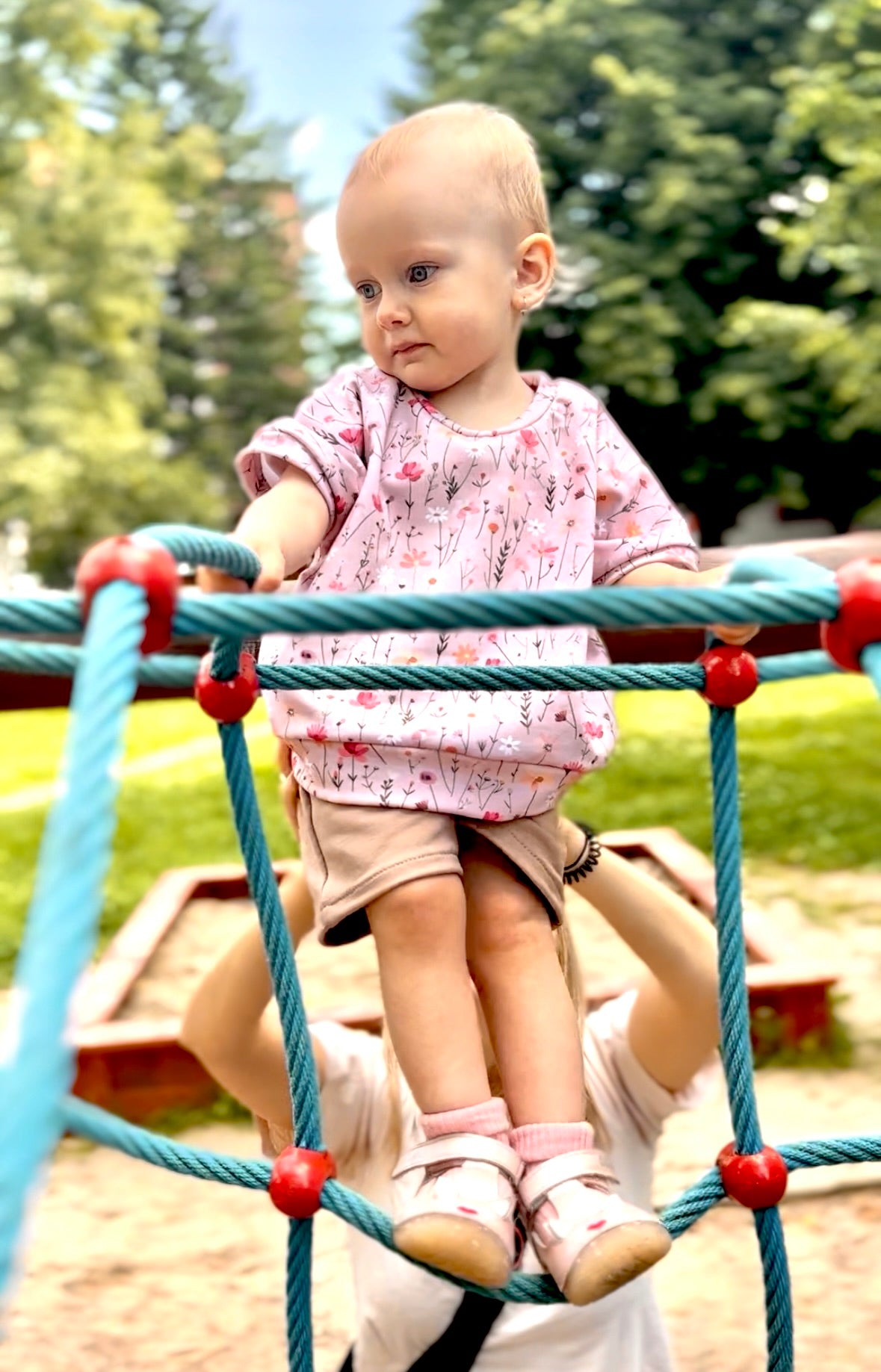Crop-triko "SummerVibe" Růžová kvítka