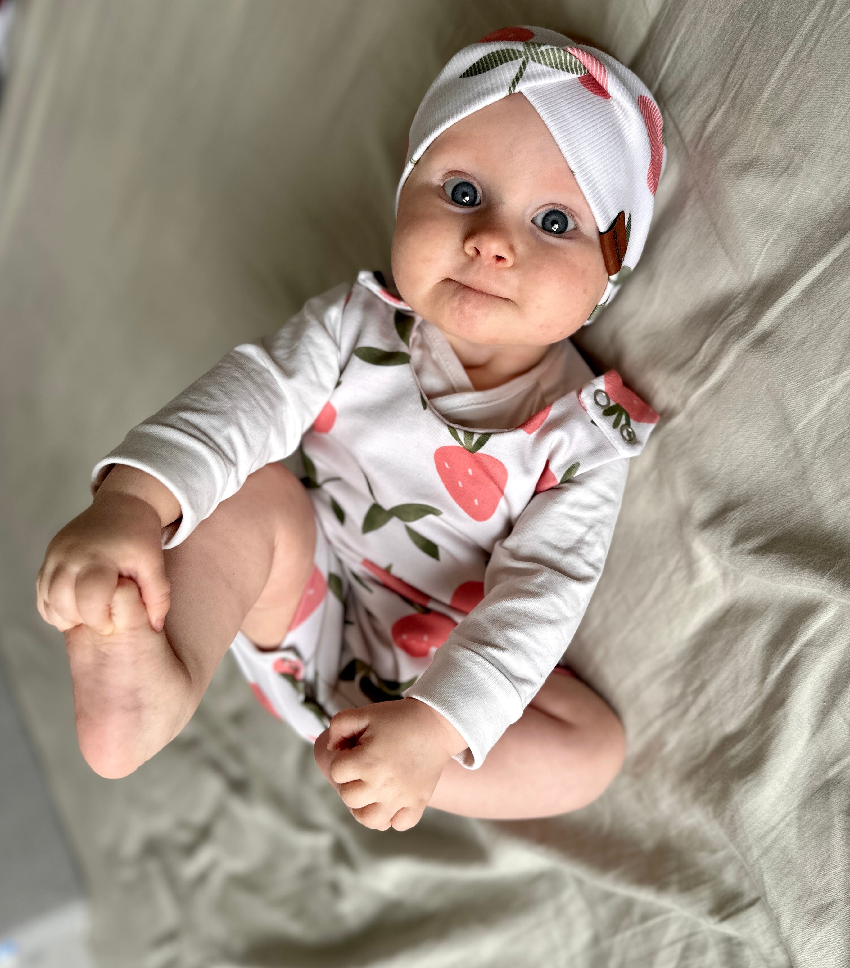 Zvýhodněný set Jahody (jumper + čelenka překřížená)