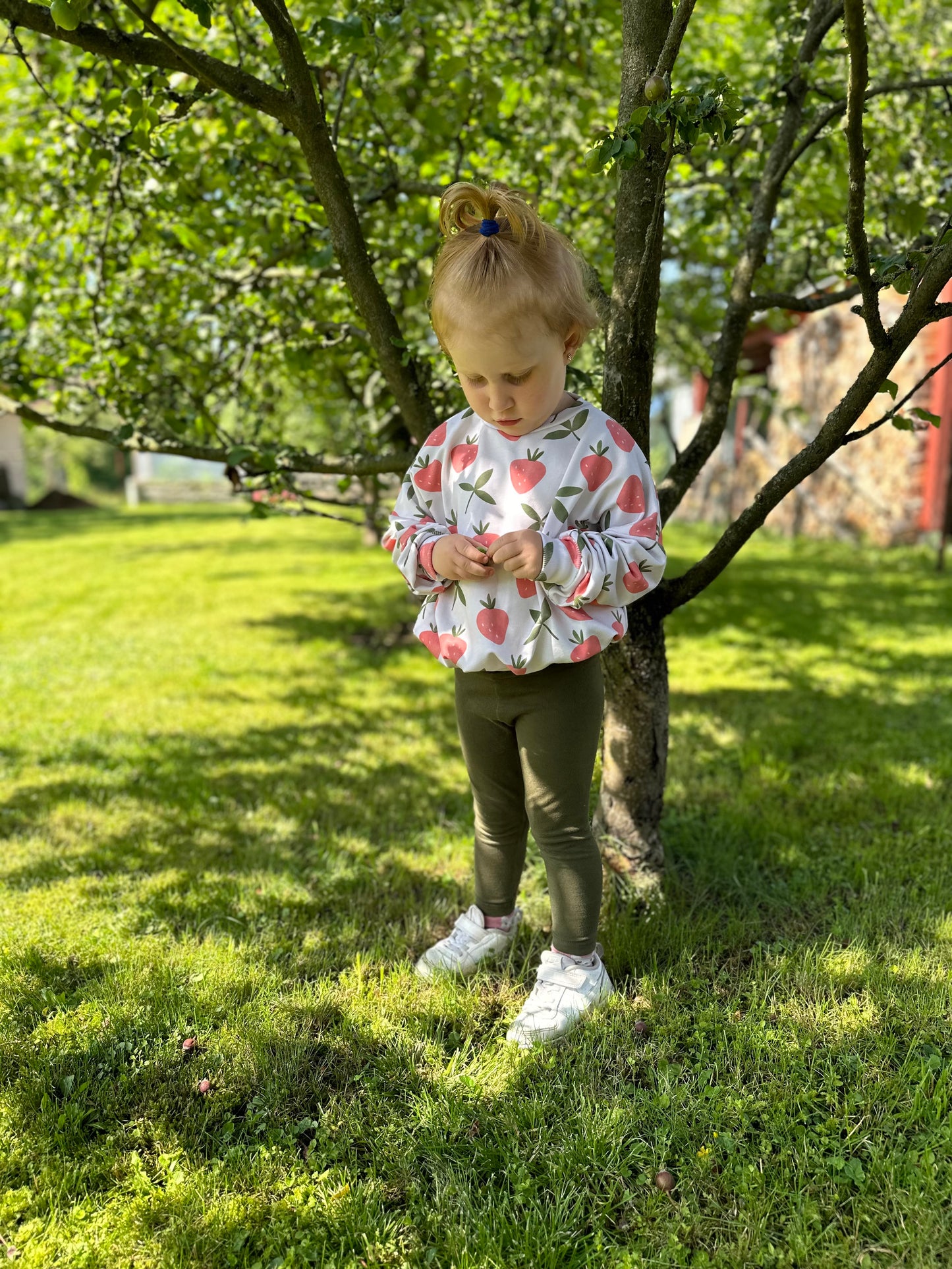 Lehká oversized mikina Jahody