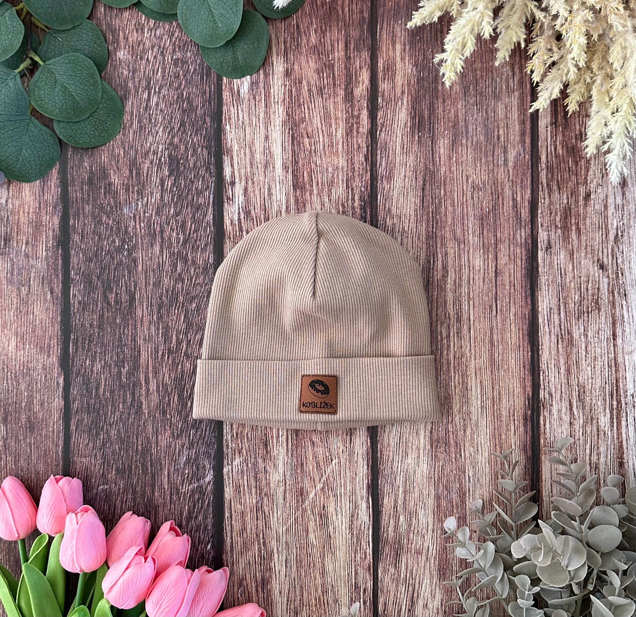 Čepička "Beanie" Capuccino Koblížek ohrnutá