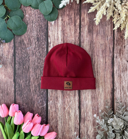 Čepice "Beanie" Vínová Koblížek ohrnutá