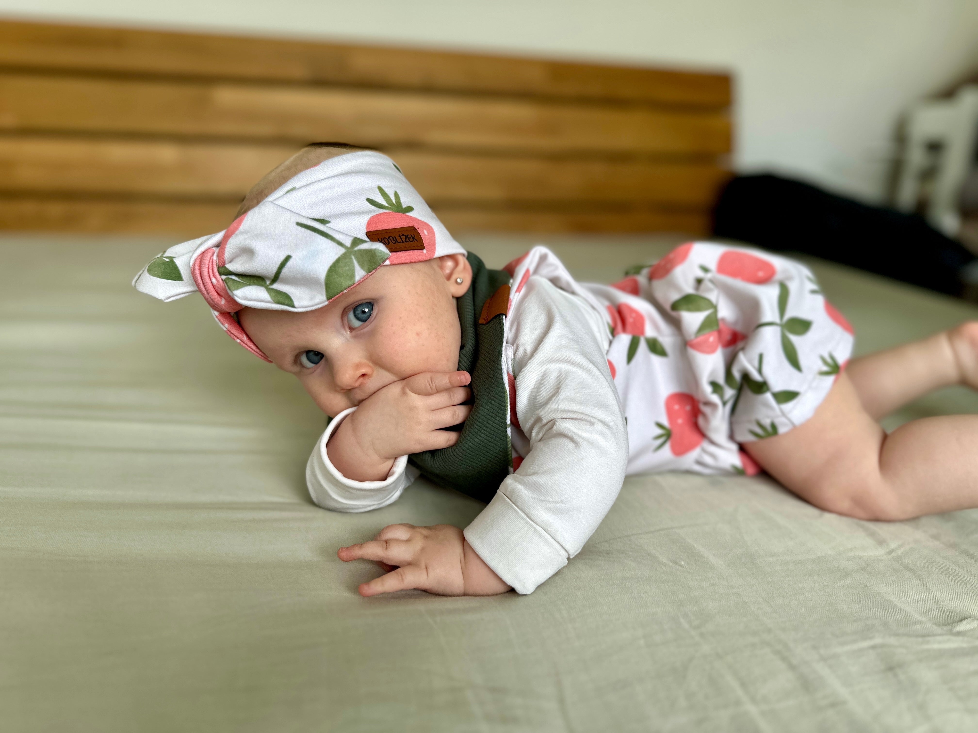 Body s dlouhým rukávem Jahody ecru