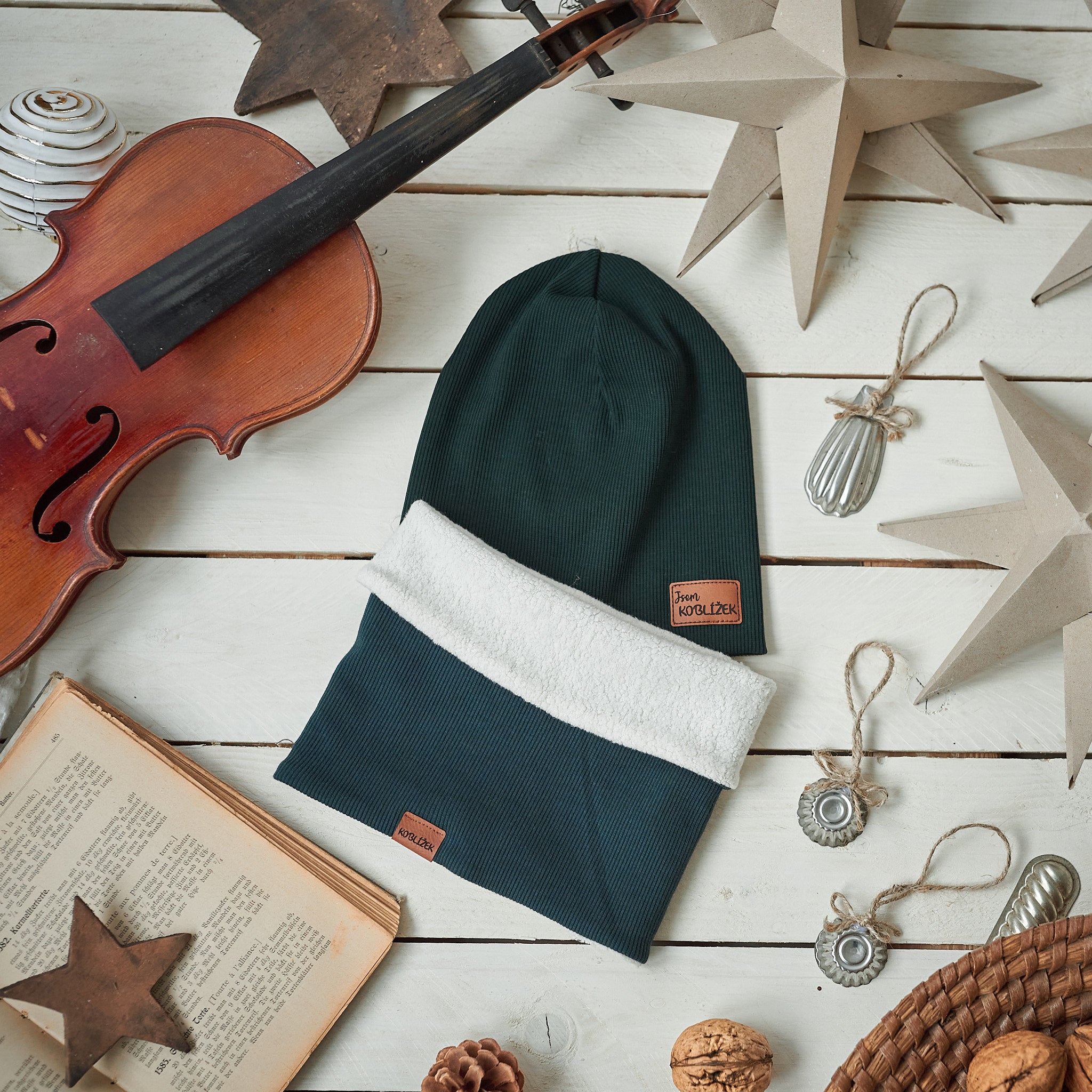 Ušanka s nákrčníkem s BIO beránkem Vínová 98/104 a Zelená 86/92